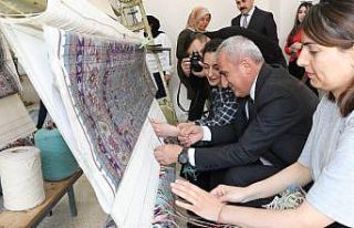 Hakkari’de üretilen halılar, Amerika’ya ihraç...