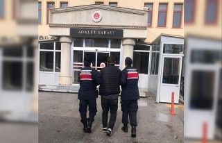 Hapis cezasıyla aranan şahıs tabanca ve tüfeklerle...