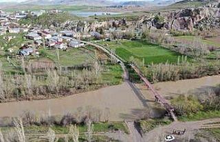 Hasar gören köprü nedeniyle yolları 10 kilometre...