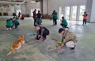 Hatay’a uçurtma ve bisiklet desteği