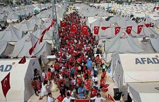 Hatay’da çadır kent kırmızı beyaza büründü