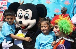 Hatay’da depremzede çocukların bayram sevinci