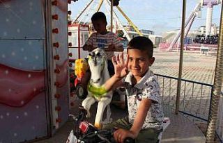 Hatay’da lunapark çocukların yüzlerini güldürdü