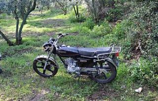 Hırsızların çalıp gömdüğü motosiklet polisin...