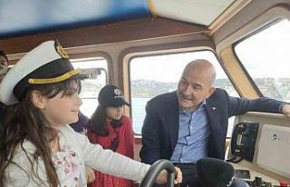 İçişleri Bakanı Soylu çocuklarla boğaz turu...
