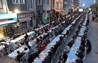 İftar bereketi paylaştıkça çoğalıyor