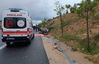 İki kardeşin bulunduğu araç takla attı, 15 yaşındaki...