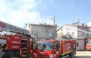 İlaç yazdırmaya gitti, evin çatısında yangın...