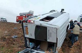 İranlı turistleri taşıyan minibüs takla attı:...