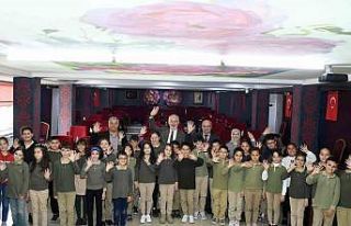 Isparta Belediye başkanı Başdeğirmen’den öğrencilere...