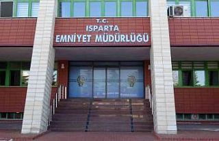 Isparta’da adliyeye sevk edilen cinayet şüphelilerinden...