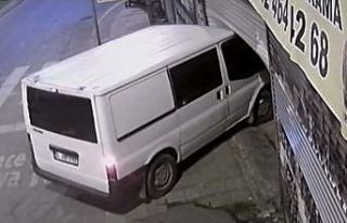 İstanbul’da film gibi soygun kamerada: Hurdacıyı...