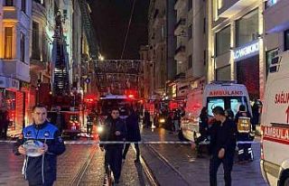 İstiklal Caddesi’nde otelde yangın paniği: Mahsur...