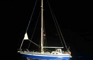 İzmir açıklarında 56 göçmen yakalandı