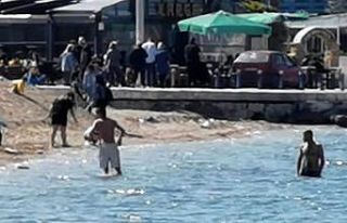 İzmir’de sıcak havayı fırsat bilenler denize...