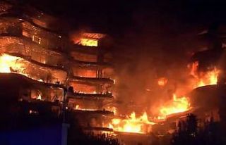 İzmir’deki büyük yangın için helikopterler...