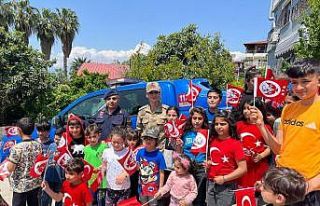 Jandarma 23 Nisan’da çocukları unutmadı