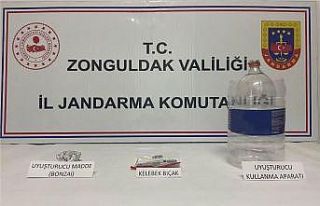 Jandarma araç aramasında 4 şahısı yakaladı