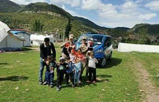 Jandarma, deprem bölgesindeki çocuklarla 23 Nisan’ı...