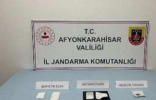 Jandarma ekipleri şüphelendikleri araç içerisindeki...