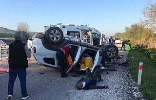 Kamyonet ile otomobil çarpıştı: 7 yaralı