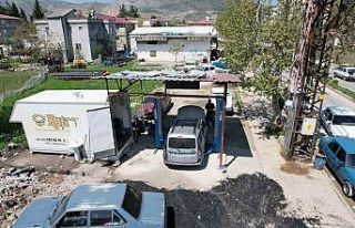 Kamyonet kasasını iş yeri yaptı