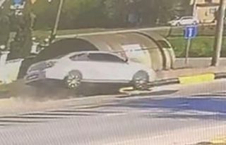 Kamyonete çarpmamak için manevra yaptı, duvara...