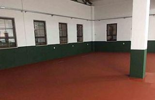 Kapalı spor salonunda yenileme çalışmaları yapıldı