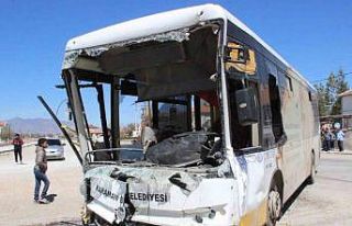 Karaman’da halk otobüsü ile kamyon çarpıştı:...