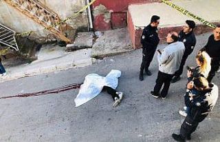 Karısını çocuğunun gözü önünde sokak ortasında...