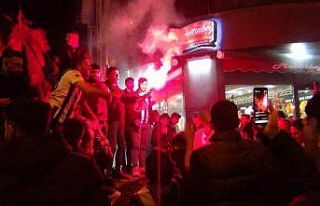 Kars’ta Beşiktaşlılar sokaklara döküldü