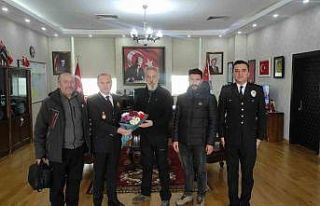 Kars’ta, gazeteciler Polis Haftasını kutladı