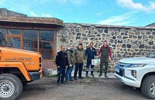 Kars’ta yaralı tilkiyi itfaiye kurtardı