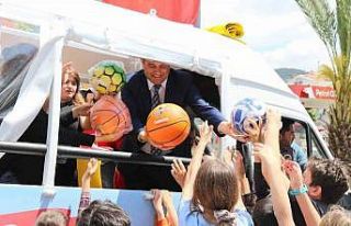 Kaş Belediyesinden çocuklara 23 Nisan hediyesi