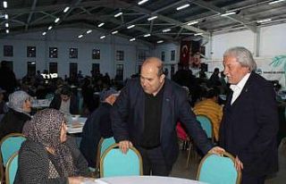 Kaymakamı Ünal ve Başkan Şahin, depremzede aileler...