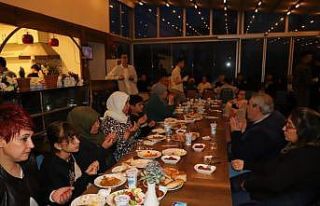 Kaymakamlıktan depremzedelere iftar