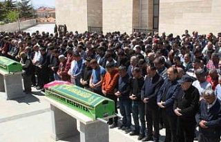 Kazada hayatını kaybeden dede ile torunu toprağa...