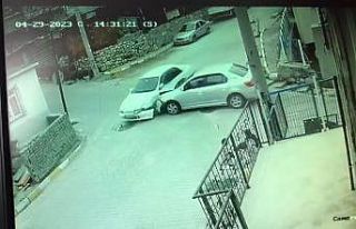 Kazada otomobil yokuştan aşağı savrularak bina...