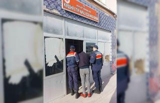 Kendini jandarma olarak tanıtan şahıs ekiplerden...