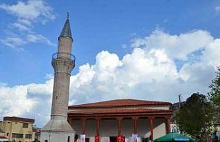 Kırkağaç Karaosmanzade Camii yeniden ibadete açıldı