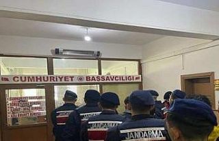 Kırklareli’de jandarmaya hakaret eden baba-oğul...