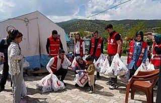 Kızılay bayramda depremzedelerin yanında