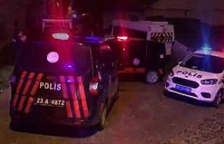 Komşular arasında bıçaklı, sopalı kavga: 3 yaralı