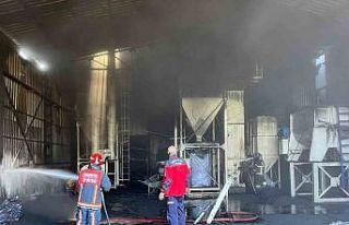 Kömür tozu üretimi yapan tesiste korkutan yangın