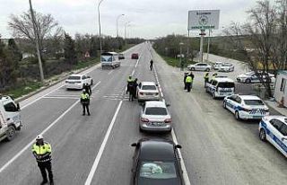 Konya polisinden bayram tatili yolundaki sürücülere...