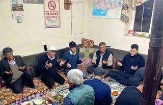Köy odasında birlikte iftar yapıp asırlık geleneği...