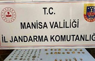 Kula’da tarihi eser operasyonu: Onlarca sikke ve...