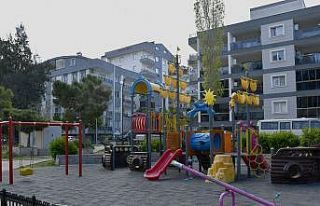 Kuşadası’nda yeşil alan çalışmaları sürüyor