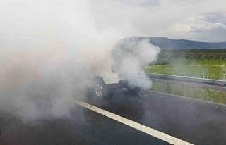 Kuveytli ailenin bulunduğu otomobil alev topuna döndü