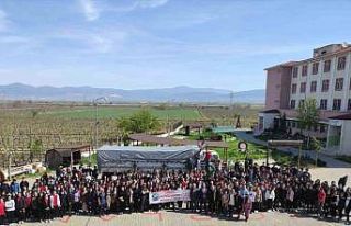 Liselilerden depremzedeler için 10 ton gıda yardımı